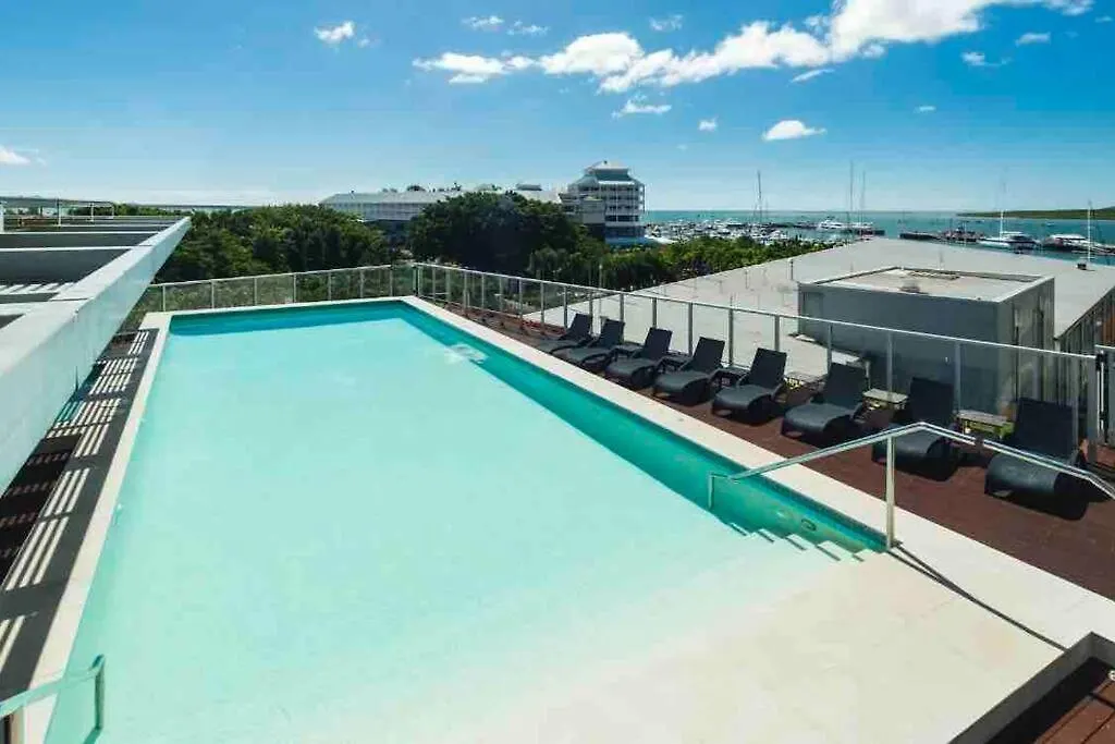 Oasis At Harbour Lights Cairns Apartment