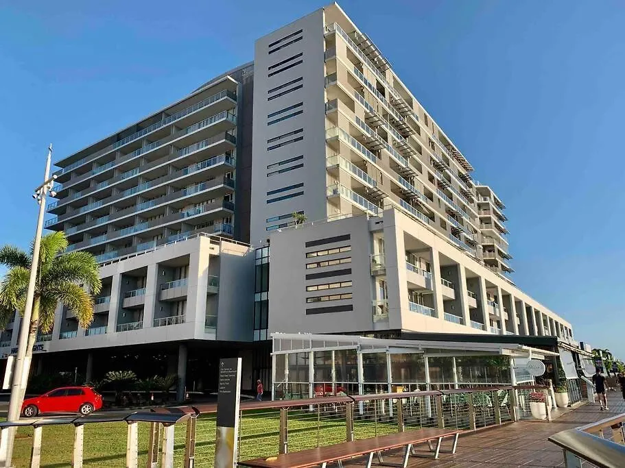 Oasis At Harbour Lights Cairns Apartment