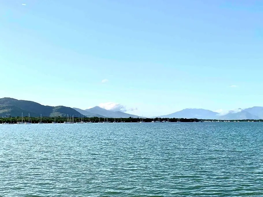 Oasis At Harbour Lights Cairns Apartment Australia