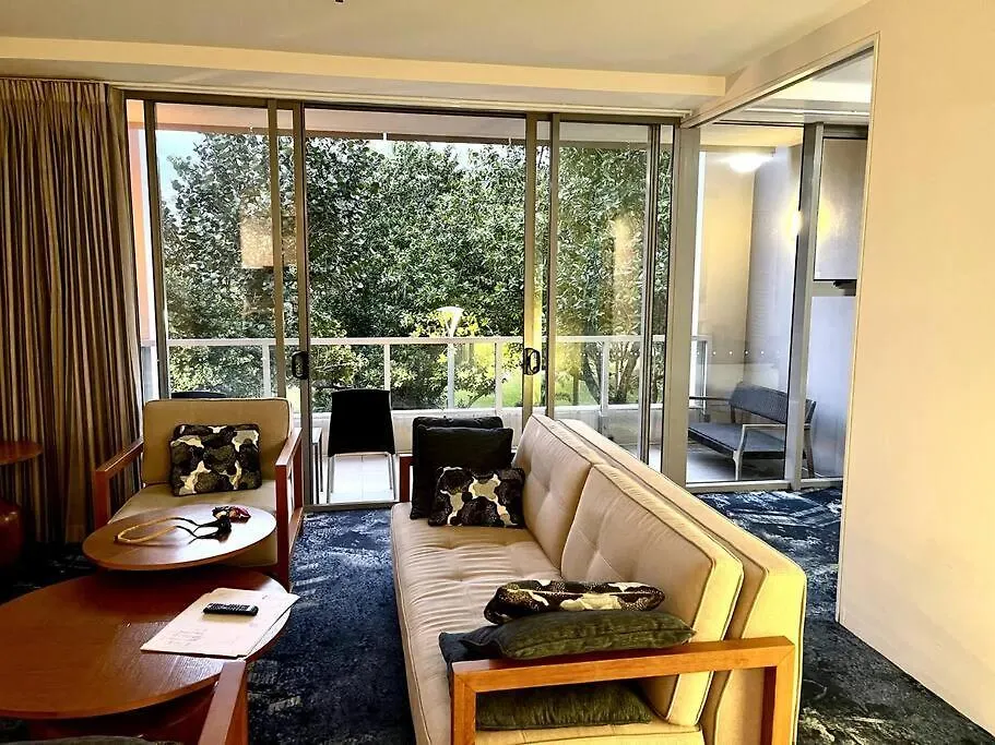 Oasis At Harbour Lights Cairns Apartment