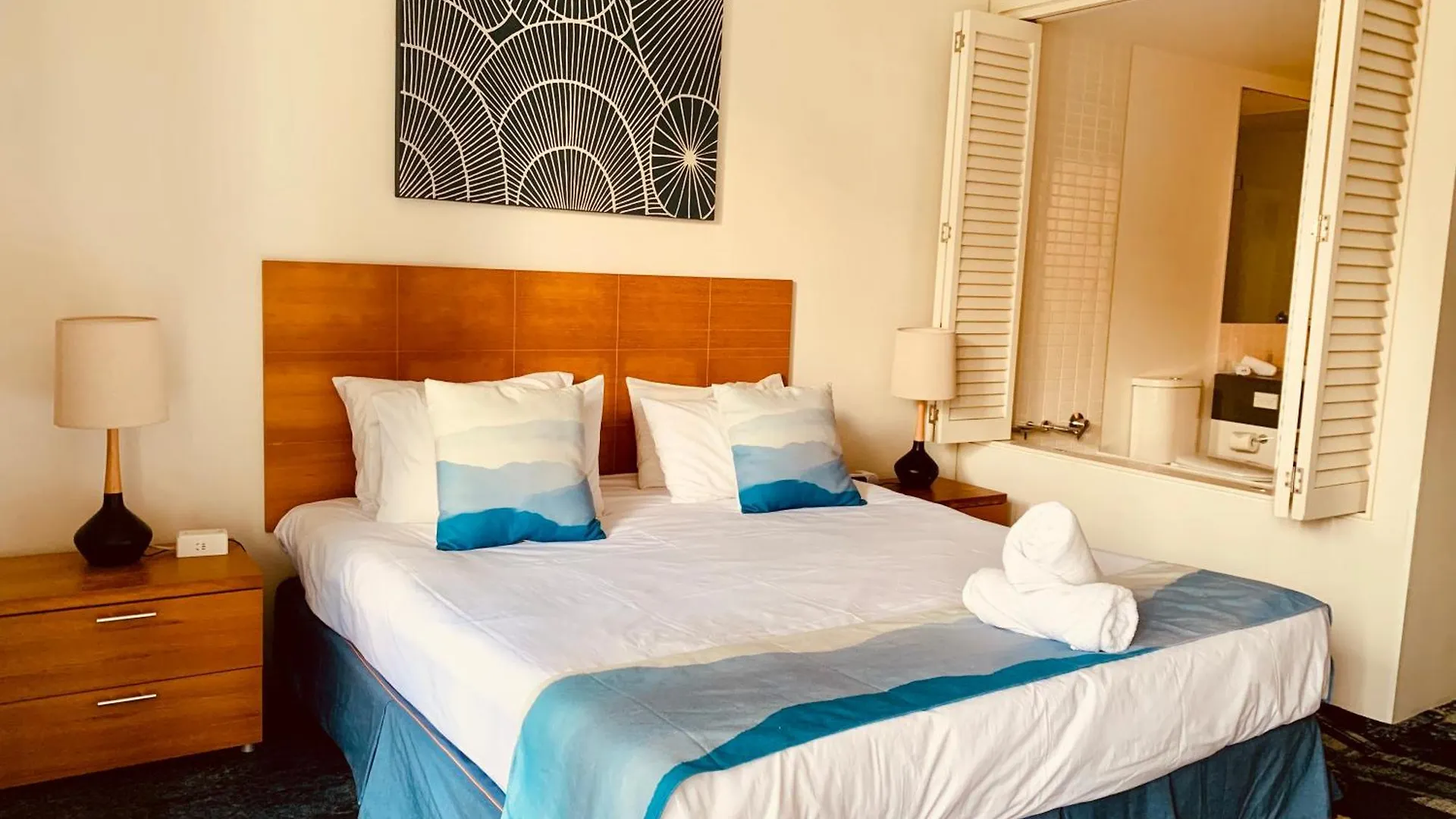Oasis At Harbour Lights Cairns Apartment